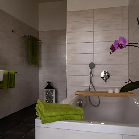 Koenig Residenz Nahe Bmw , Porsche , Dhl Und Messe *