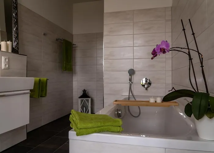 Koenig Residenz Nahe Bmw , Porsche , Dhl Und Messe *